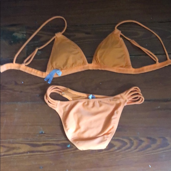 Cute orange bikini 🍑🍑 - Picture 2 of 4